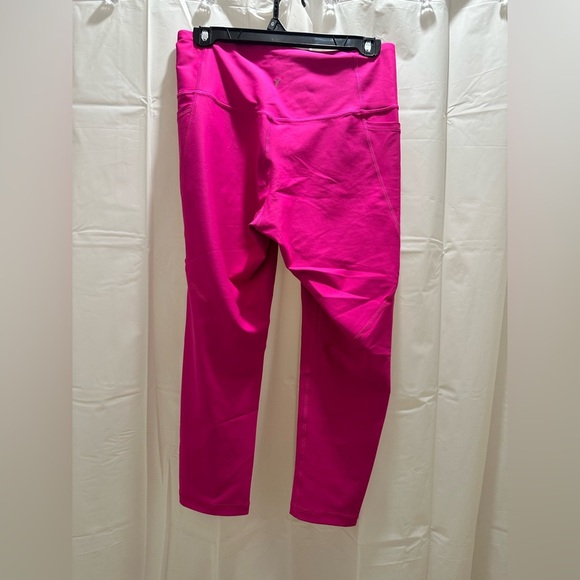 Old Navy vibrant Pink Cropped Leggings - Picture 3 of 4